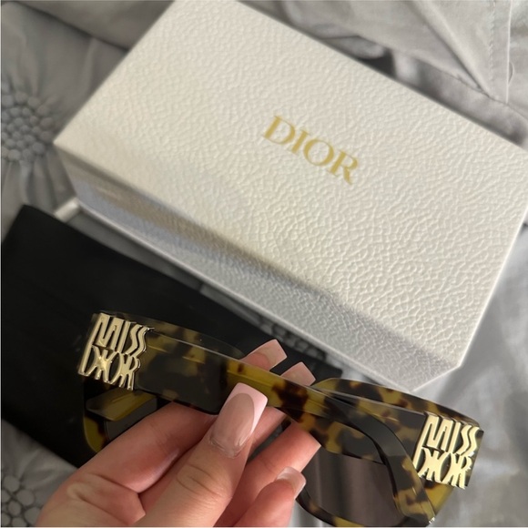 Dior Brown Tortoise Sunglasses - Picture 9 of 9